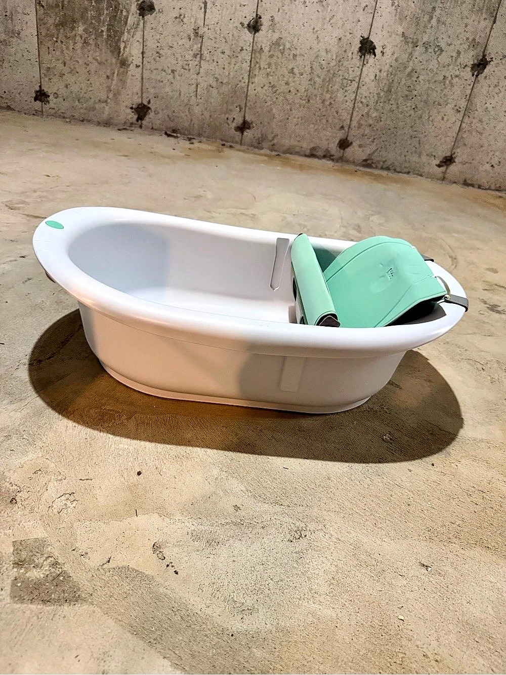 Frida Baby Wash Me Grow Baby Bath Tub with Sling White & Green